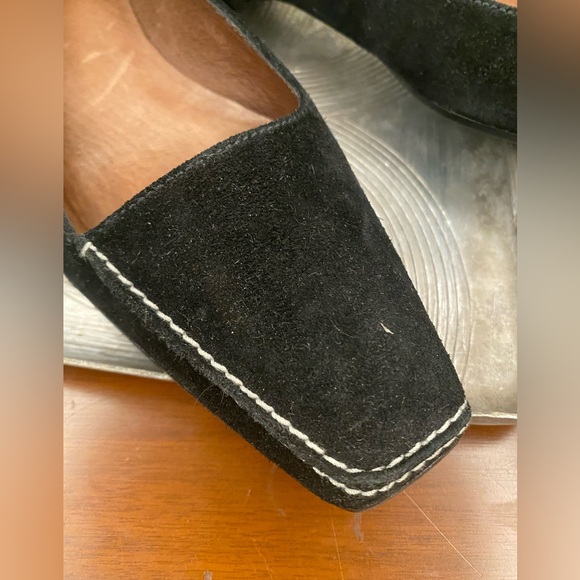 Delman square toe black suede flats with a contrast stitching - Picture 6 of 6